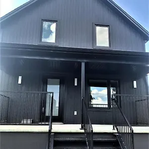  Holiday home Clifton Hill Luxury Canada